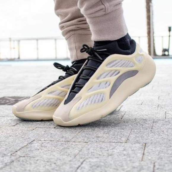 adidas Yeezy 700 V3 „Azael“