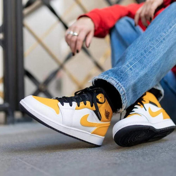 Nike Air Jordan 1 Mid University Gold / 554724-170 - SneakerMood