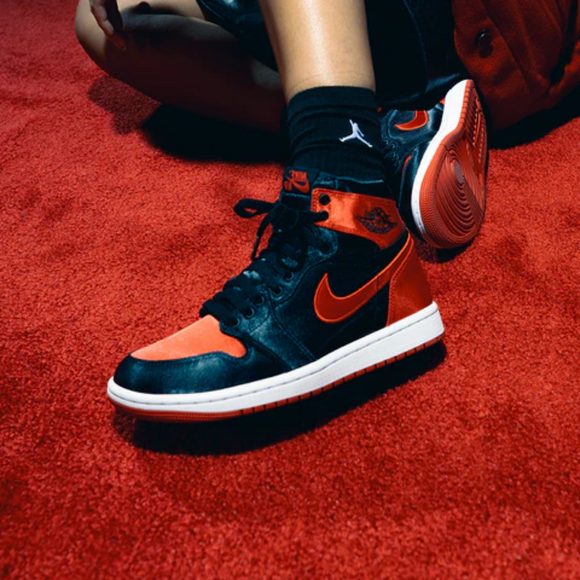 Nike Air Jordan 1 High Satin WMNS 'Bred'