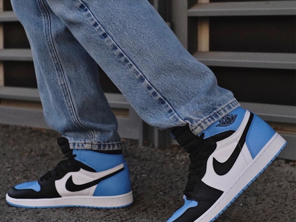 Air Jordan 1 High UNC toe