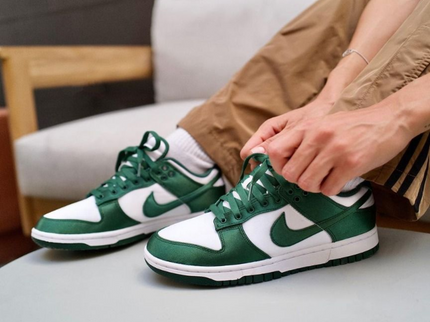 Nike Dunk Low WMNS 'Satin Green'