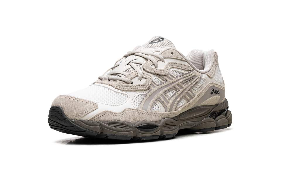 ASICS Gel-NYC Cream Putty 1203A383-105 SneakerMood Front three-quarter view