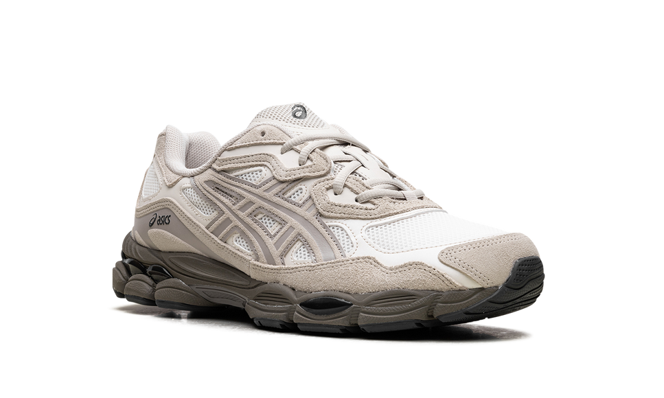 ASICS Gel-NYC Cream Putty 1203A383-105 SneakerMood Front three-quarter view