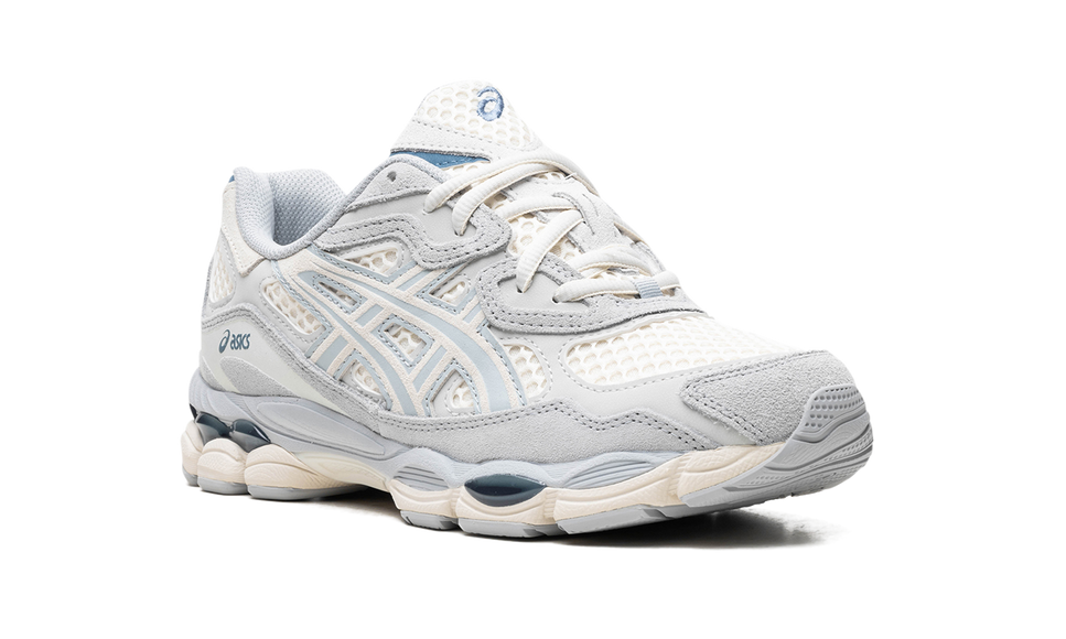ASICS Gel-NYC Ivory Mid Grey 1203A372-600 SneakerMood Front three-quarter view