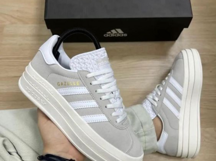 Adidas Gazelle Bold Grijs HQ6893 SneakerMood Hand-held shoe view
