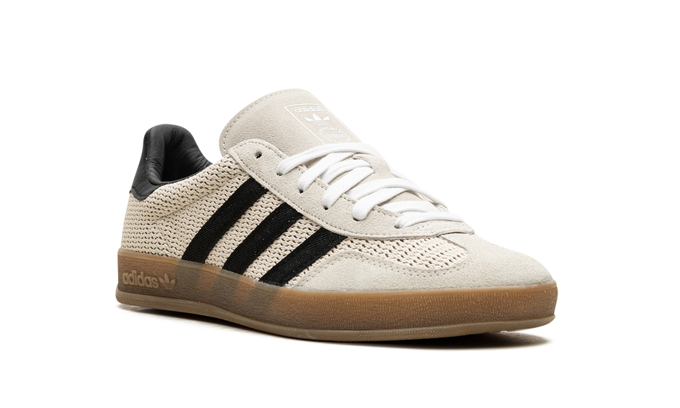 Adidas Gazelle Indoor Aluminum Core Black IH4769 SneakerMood Front three-quarter view