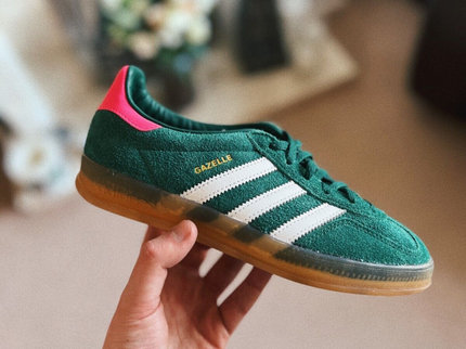 Adidas Gazelle Indoor Collegiate Green Lucid Pink IG5929 SneakerMood Hand-held shoe view