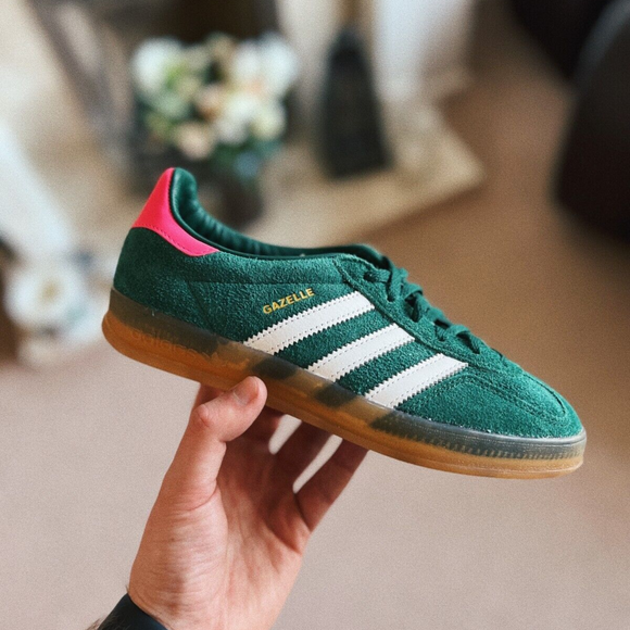 Adidas Gazelle Indoor Collegiate Green Lucid Pink IG5929 SneakerMood Hand-held shoe view