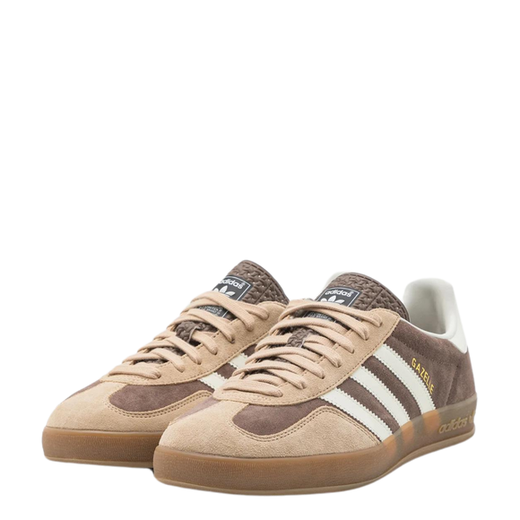 Adidas Gazelle Indoors Earth strata/Magic beige IF9646 SneakerMood Pair front three-quarter view