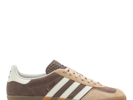 Adidas Gazelle Indoors Earth strata/Magic beige IF9646 SneakerMood Side view toe pointing right