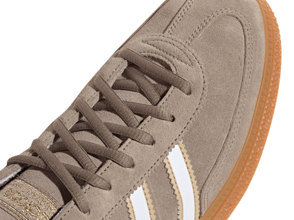 Adidas Handball Spezial Chalky Brown White Magic Beige JH5443 SneakerMood Toe and laces detail