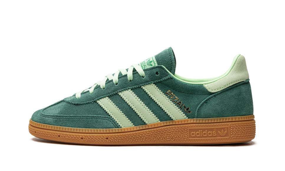 Adidas Handball Spezial Collegiate Green Semi Green Spark IE5896 SneakerMood Side view, toe pointing left