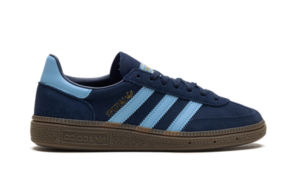Adidas Handball Spezial Collegiate Navy Clear Sky Gum (GS) IH8011 SneakerMood Side view, toe pointing right