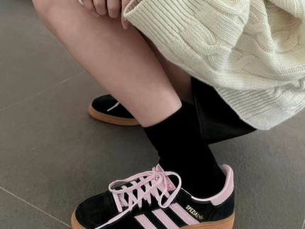 Adidas Handball Spezial Core Black Pink IE5897 SneakerMood On-foot view