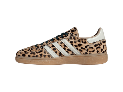 Adidas Handball Spezial Leopard Magic Beige KI6678 SneakerMood Side view, toe pointing left