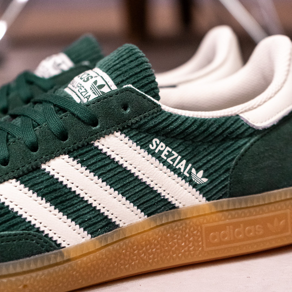 Adidas Handball Spezial Mineral Green IG1976 SneakerMood Side detail