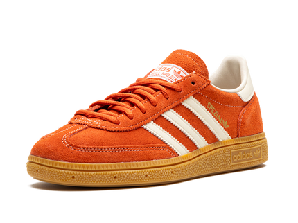 Adidas Handball Spezial Preloved Red Gum IG6191 SneakerMood Front three-quarter view