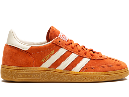 Adidas Handball Spezial Preloved Red Gum IG6191 SneakerMood Side view, toe pointing right