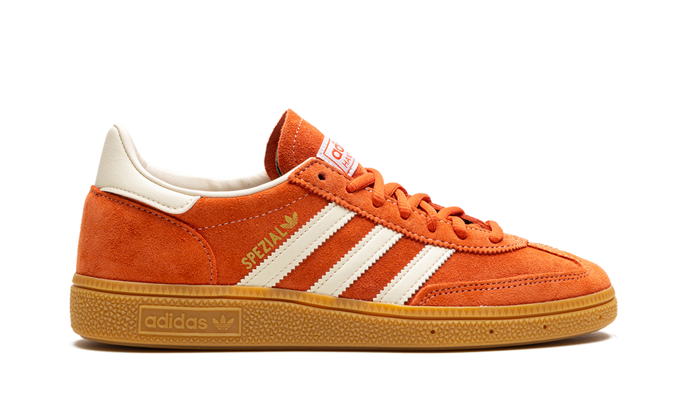 Adidas Handball Spezial Preloved Red Gum IG6191 SneakerMood Side view, toe pointing right