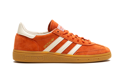 Adidas Handball Spezial Preloved Red Gum IG6191 SneakerMood Side view, toe pointing right
