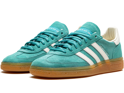 Adidas Handball Spezial Sporty & Rich Green IH2148 SneakerMood Pair, front three-quarter view