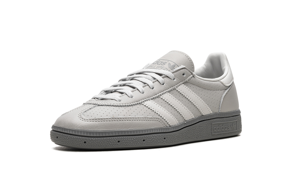 Adidas Handball Spezial Triple Grey IE9840 SneakerMood Front three-quarter view
