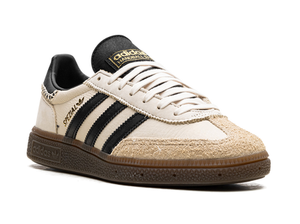 Adidas Handball Spezial Wonder White Black (Women's) IE3698 SneakerMood Front three-quarter view