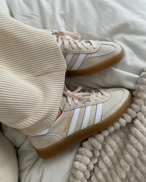 Adidas Handball Spezial Wonder White ID8778 SneakerMood Lifestyle view