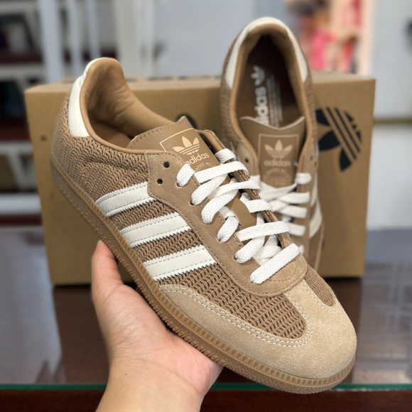 Adidas Samba OG Cardboard IG1379 SneakerMood Hand-held shoe view