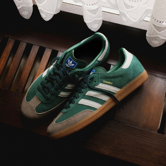 Adidas Samba OG Collegiate Green ID2054 SneakerMood Lifestyle pair view