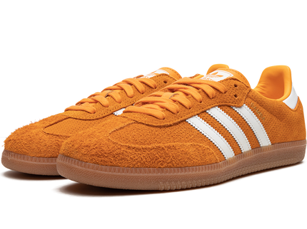 Adidas Samba OG Orange Rush Gum HP7898 SneakerMood Pair, front three-quarter view