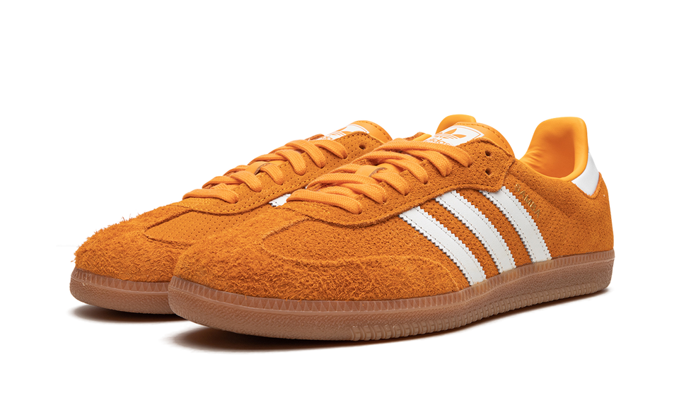 Adidas Samba OG Orange Rush Gum HP7898 SneakerMood Pair, front three-quarter view