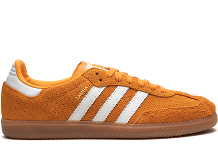 Adidas Samba OG Orange Rush Gum HP7898 SneakerMood Side view, toe pointing right