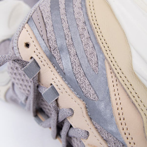 Adidas Yeezy Boost 700 V2 Cream GY7924 SneakerMood Upper detail view