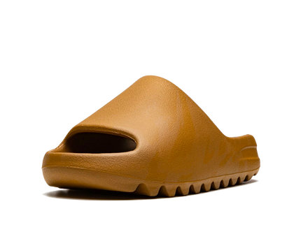 Adidas Yeezy Slide Ochre GW1931 SneakerMood Front three-quarter view
