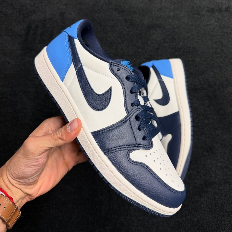 Air Jordan 1 Low Obsidian UNC