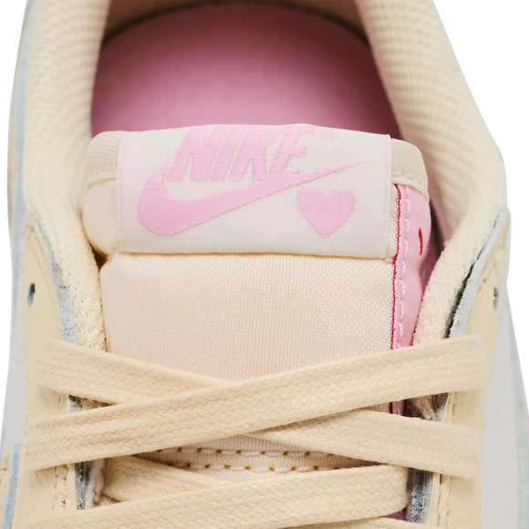 Air Jordan 1 Retro Low OG SP Travis Scott Shy Pink IQ7604-100 SneakerMood Nyelvrészlet
