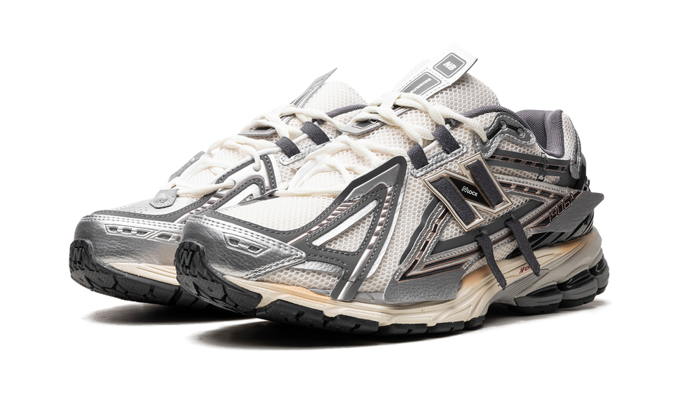 New Balance 1906A Tech Explosion M1906AD SneakerMood Pair, front three-quarter view