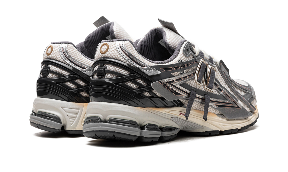New Balance 1906A Tech Explosion M1906AD SneakerMood Pair, rear three-quarter view