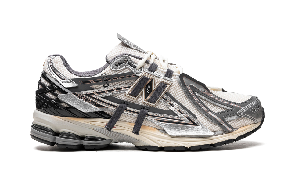 New Balance 1906A Tech Explosion M1906AD SneakerMood Side view, toe pointing right