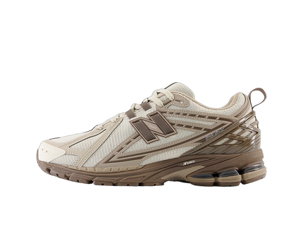 New Balance 1906R Driftwood Dark Mushroom M1906RHD SneakerMood Front three-quarter view