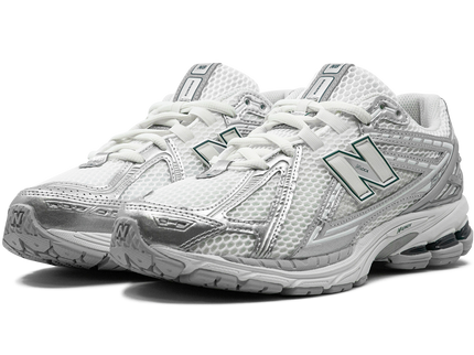 New Balance 1906R Silver Metallic Sea Salt M1906REE SneakerMood Pair, front three-quarter view
