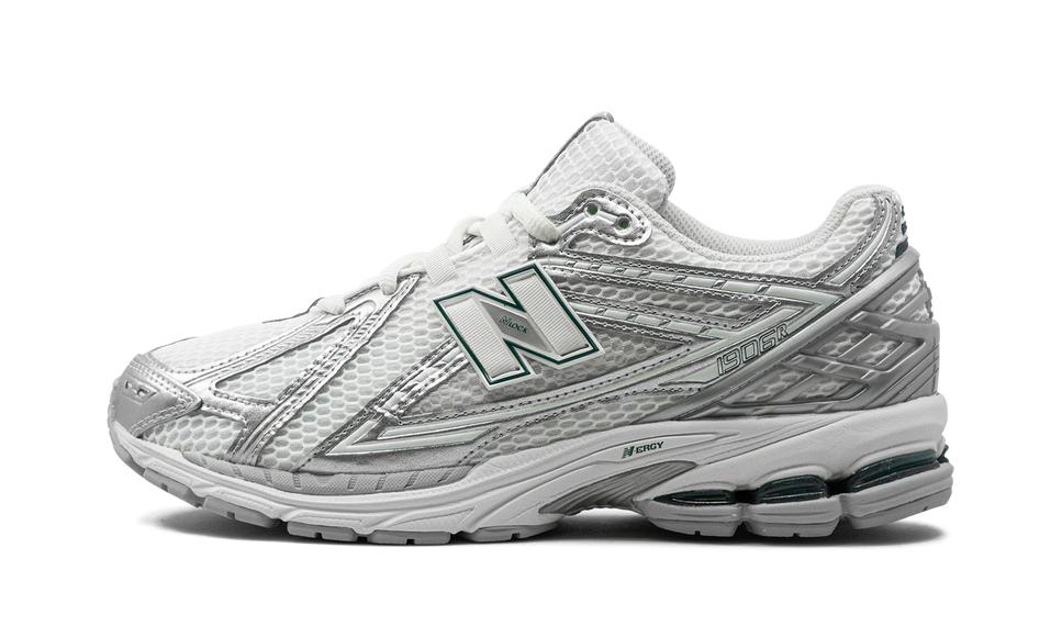 New Balance 1906R Silver Metallic Sea Salt M1906REE SneakerMood Side view, toe pointing left