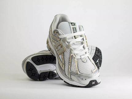 New Balance 1906R White Rain Cloud Silver Metallic M1906RI SneakerMood Pair, front and outsole view