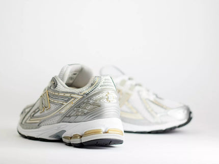 New Balance 1906R White Rain Cloud Silver Metallic M1906RI SneakerMood Pair, rear three-quarter view