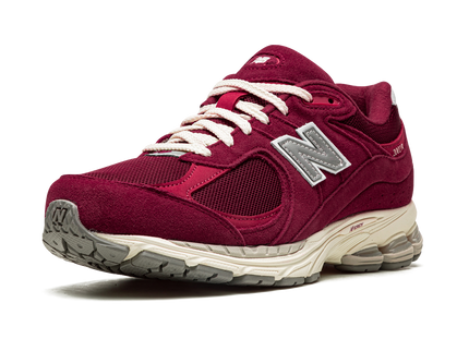 New Balance 2002R Bordeaux M2002RHA SneakerMood Front three-quarter view
