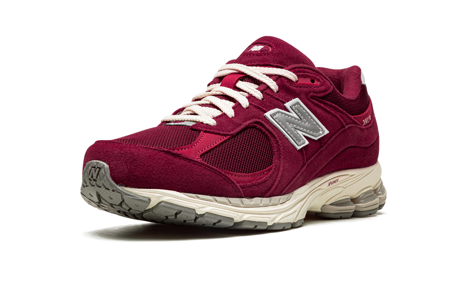 New Balance 2002R Bordeaux M2002RHA SneakerMood Front three-quarter view