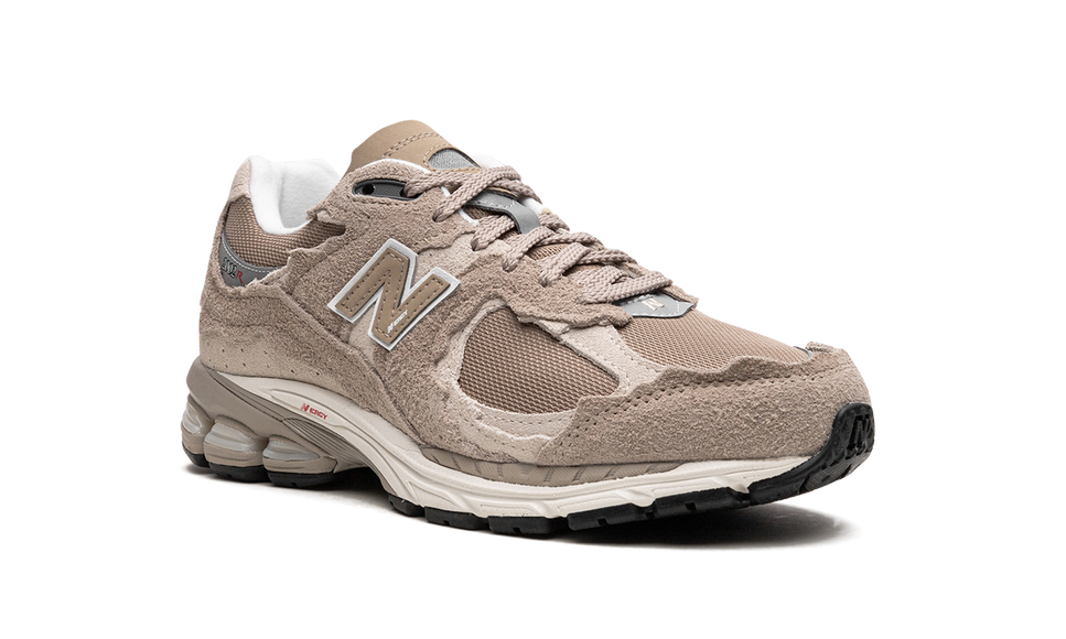 New Balance 2002R Protection Pack Driftwood M2002RDL SneakerMood Front three-quarter view