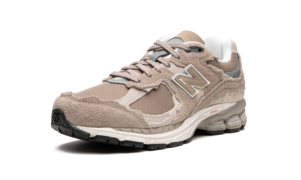 New Balance 2002R Protection Pack Driftwood M2002RDL SneakerMood Front three-quarter view