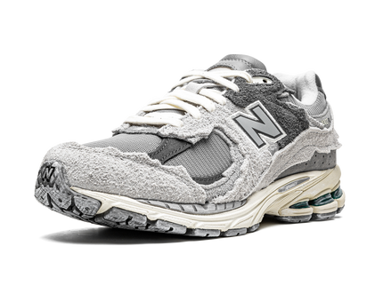 New Balance 2002R Protection Pack Rain Cloud M2002RDA SneakerMood Front three-quarter view